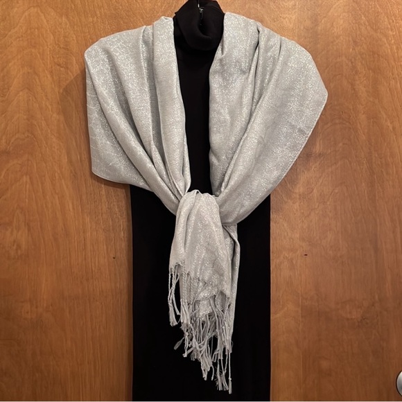 Elegant Silver Women's Scarf - Picture 2 of 7